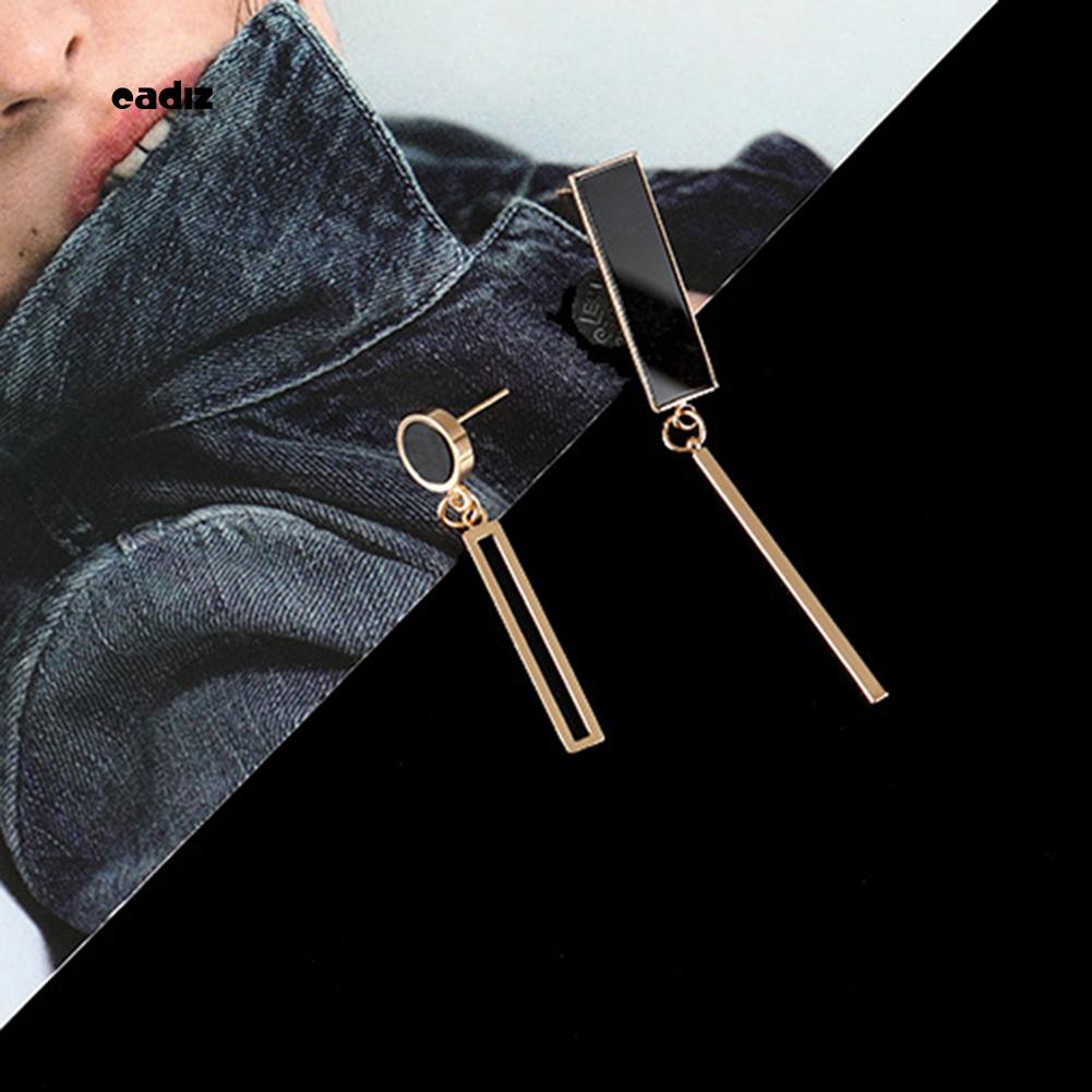 Hoa tai kim loại hình tròn thiết kế không đối xứng độc đáo