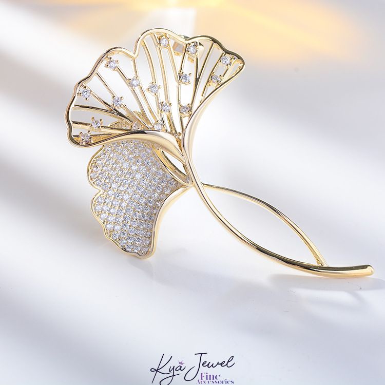 Cài áo Kya Jewel dáng lá tươi trẻ