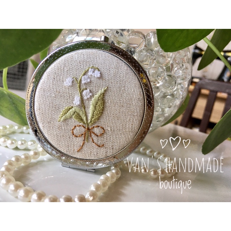 Gương thêu tay hoa linh lan trắng