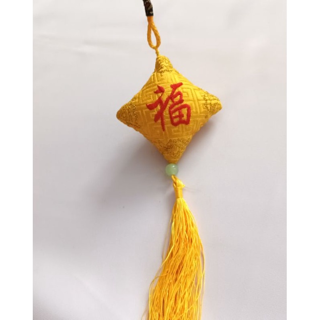 Túi thơm may mắn màu đỏ, màu vàng thêu chữ phúc treo năm mới