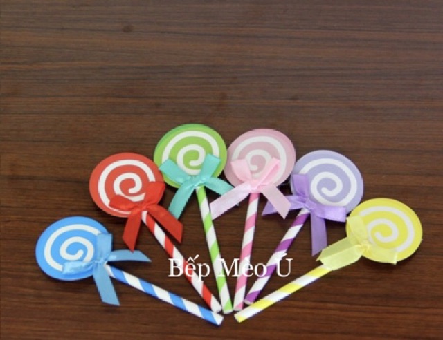 Que cắm kẹo nhiều màu trang trí bánh kem