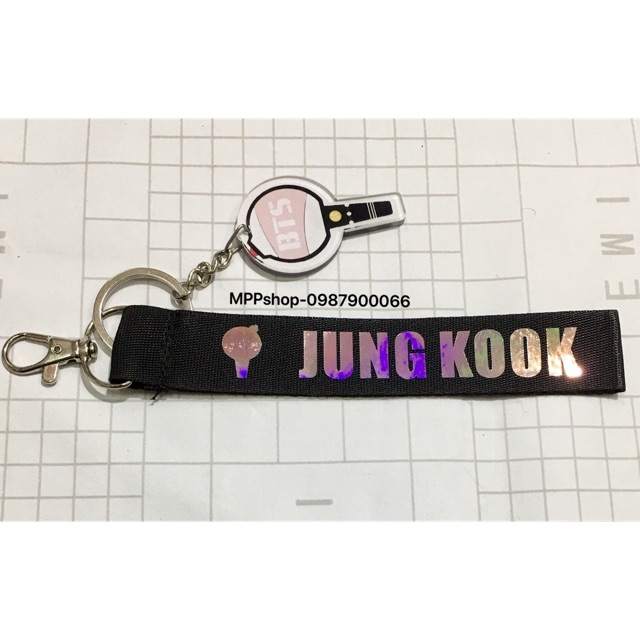 Nametag JUNGKOOK BTS kèm móc khoá mica trong hình logo bom