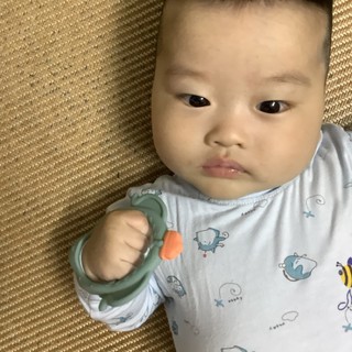 Tặng hộp đựng bằng nhựa - Gặm nướu silicon đeo tay minan chống rơi