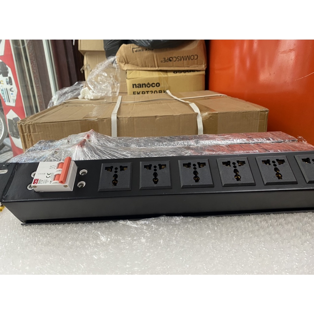 Thanh nguồn PDU 6 ổ cắm 3 chấu chuẩn đa dụng, Có MCB 2P 16A  19 inch 1U Chuẩn Rack