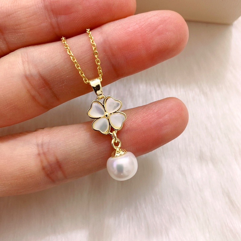 Vòng cổ Cỏ Ba Lá May Mắn Đính Ngọc Trai Và Nút Ngọc Trai Nước Ngọt