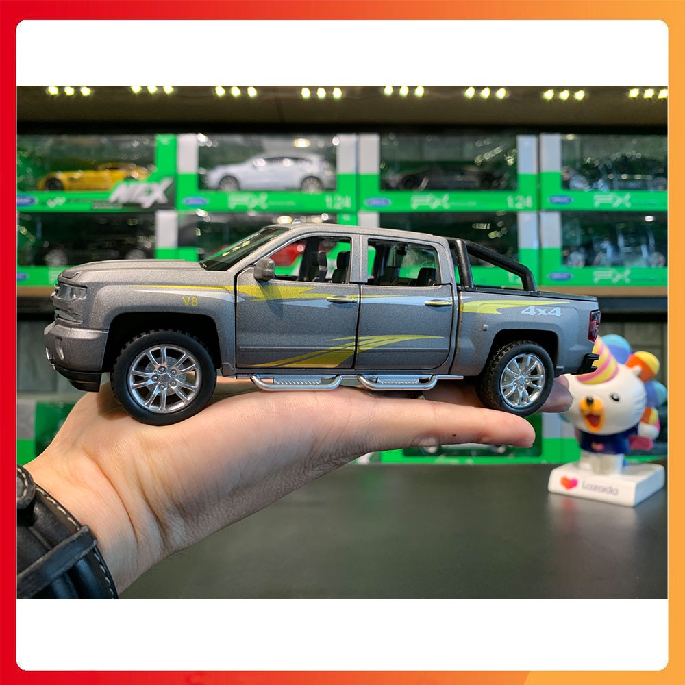 Mô hình xe bán tải Chevrolet Silverado V8 tỉ lệ 1:32 màu xám