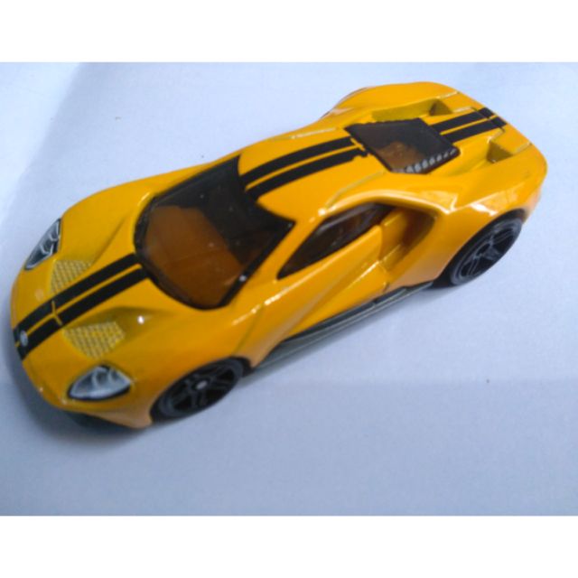 XE Hotwheels 2017 Ford vàng , xe đẹp như mới