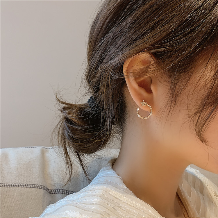 Đôi Bông Tai Hợp Kim Hình Ngôi Sao Và Mặt Trăng Đính Đá Lung Linh Cho Nữ