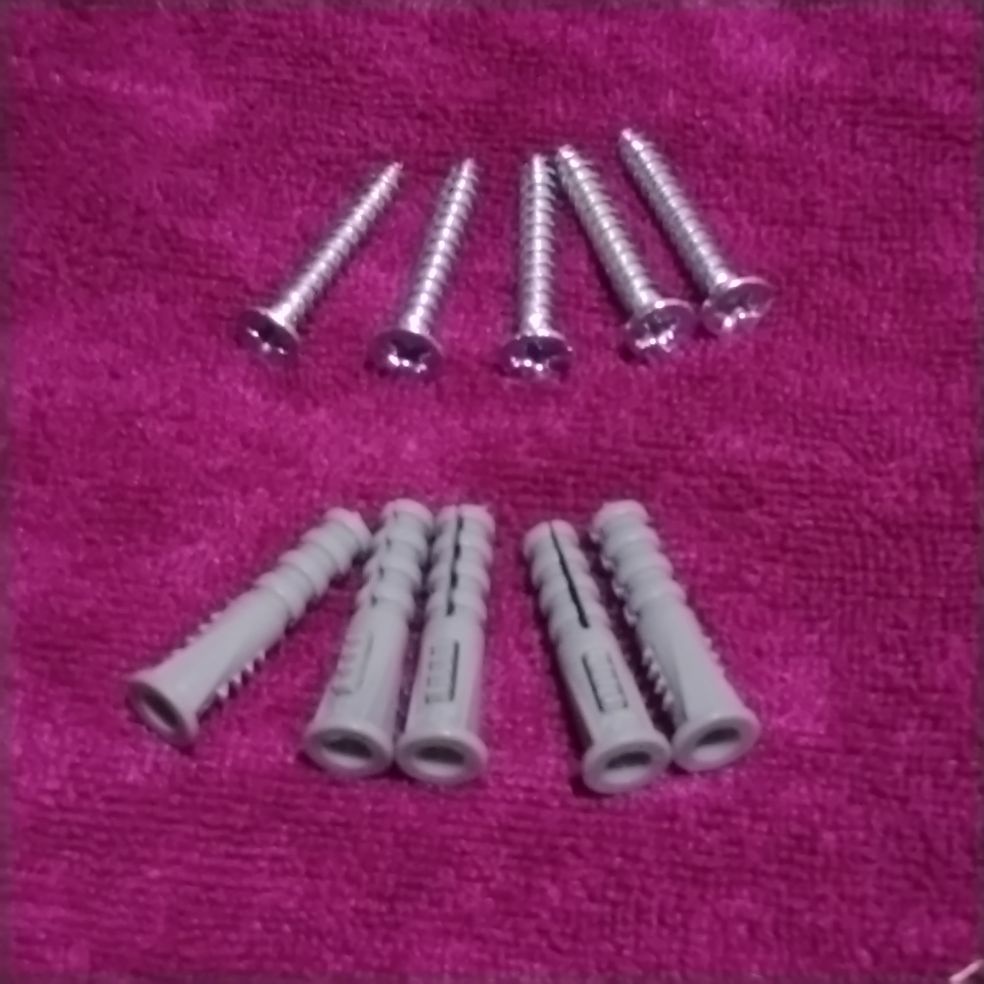 Một bộ gồm + 100 Tắc kê 05 mm + 100 Vít 35 mm dài 25 mm + 1 mũi khoan bê tông 05 mm