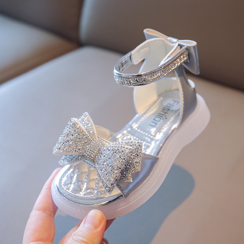 Xăng đan Da Bóng Đế Mềm Chống Trượt Đính Đá Phối Nơ Xinh Xắn Dành Cho Bé Gái 2-18 Tuổi