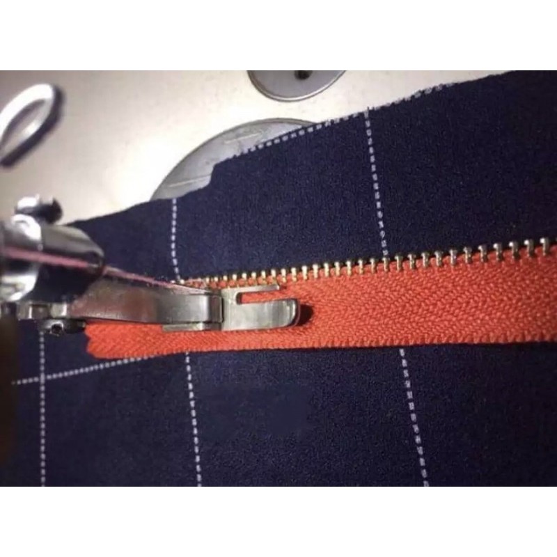 Chân vịt mẹ bồng con, dùng may mí nhỏ, dây kéo dùng cho máy may công nghiệp