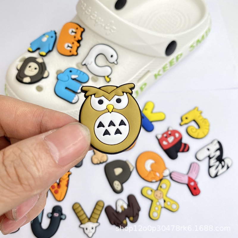 NEW A-Z Phụ kiện Jibbitz Chữ cái hình ảnh dễ thương trong phim hoạt hình Sticker Gắn Giày Dép Crocs Nhựa PVC Mềm Hình Chữ Cái Và Số