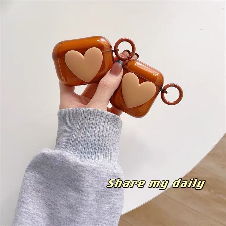 Vỏ bảo vệ hộp sạc tai nghe không dây bluetooth Airpods 1 / 2 / 3/ Pro gắn charm tim nâu chống va đập