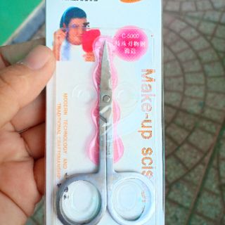 Kéo cắt chân mày