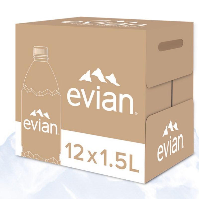 1 chai nước khoáng Pháp Evian 1,5 lít.