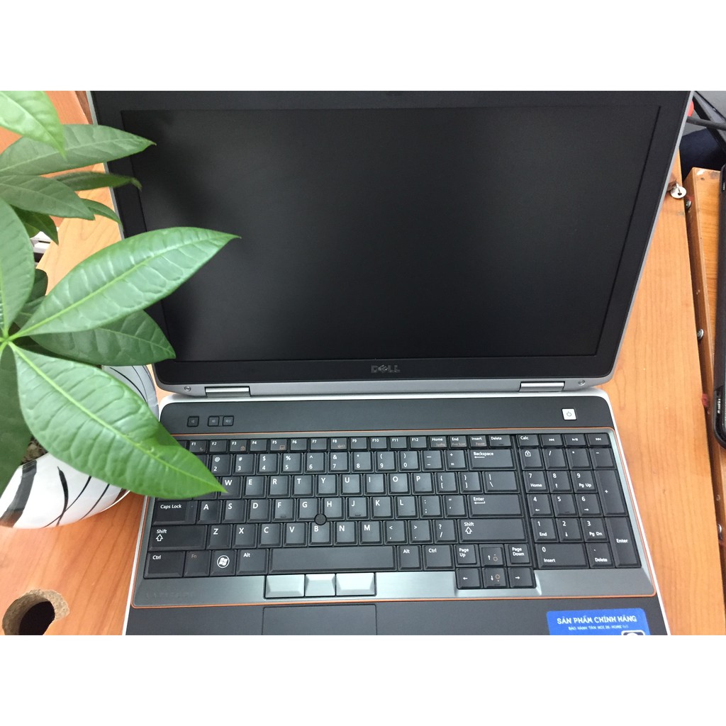 Laptop Dell 6520 i5 ram 4 chơi game fifa. lol...