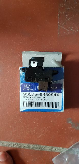 Công tắc lên xuống kính đơn Huyndai Grand i10 xịn chính hãng Mobis
