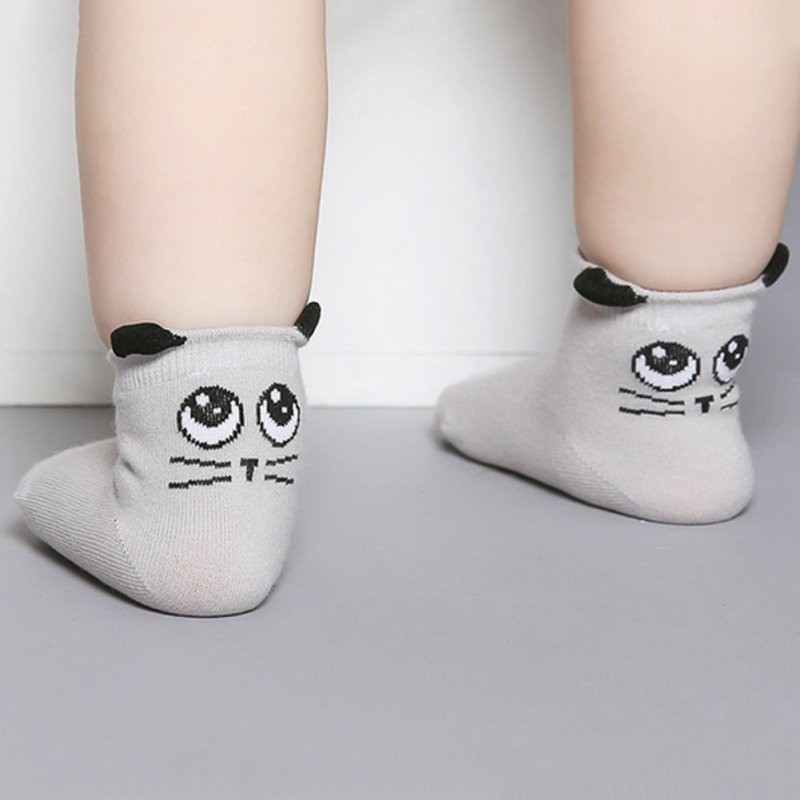 Tất cotton chống trượt họa tiết hoạt hình cho bé