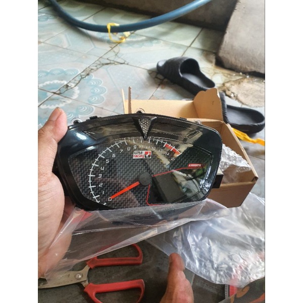 Đồng hồ Koso Uma Sirius Ex2010 nền Carbon như real
