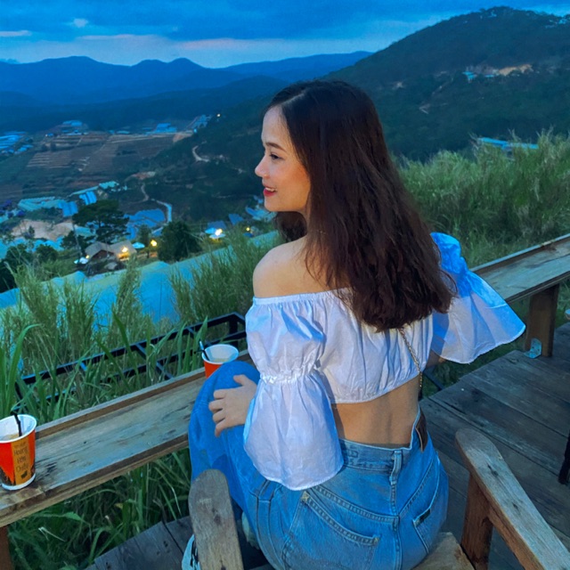 TITS 2HAND