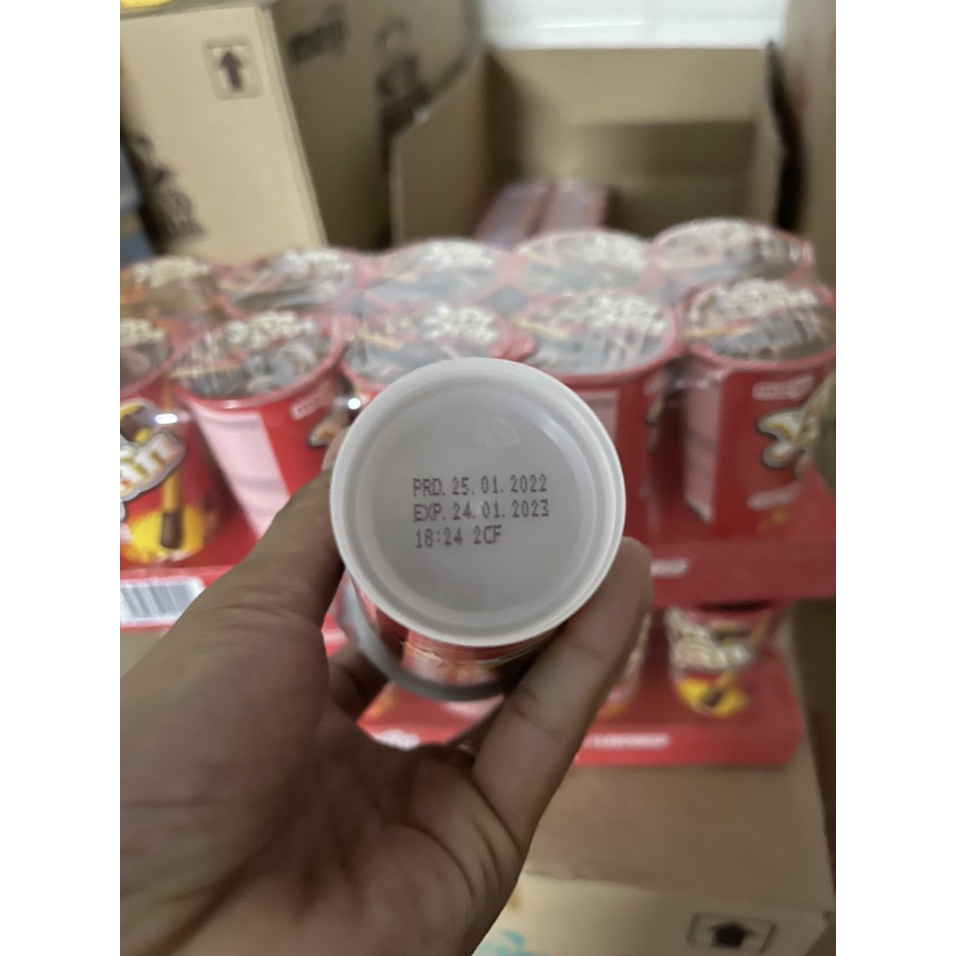Bánh que Meiji Yan Yan chấm kem socola ly 50g
