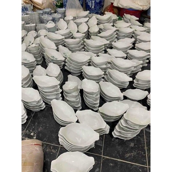 BÁT THUYỀN ĐỰNG GÀ GỐM SỨ BÁT TRÀNG