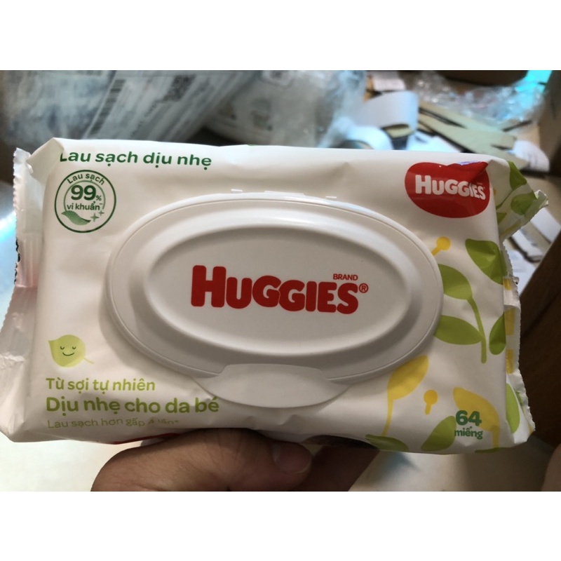 Khăn ướt huggies không mùi 64 tờ