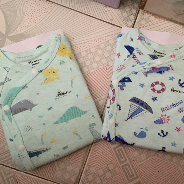 Avaler cài chéo dài tay