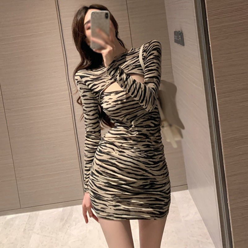 Đầm Body tay dài cổ tròn thiết kế ôm sát quyến rũ