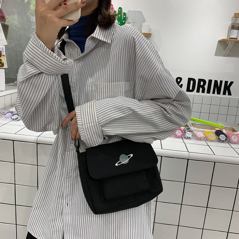 Túi đeo chéo vải Carvas thêu hành tinh