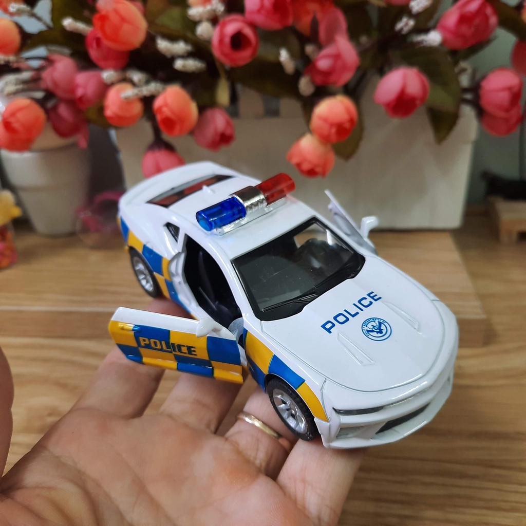 Mô hình xe ô tô cảnh sát mini bằng sắt tỉ lệ 1:32 xe đồ chơi trẻ em có âm thanh và đèn mở được 2 cửa