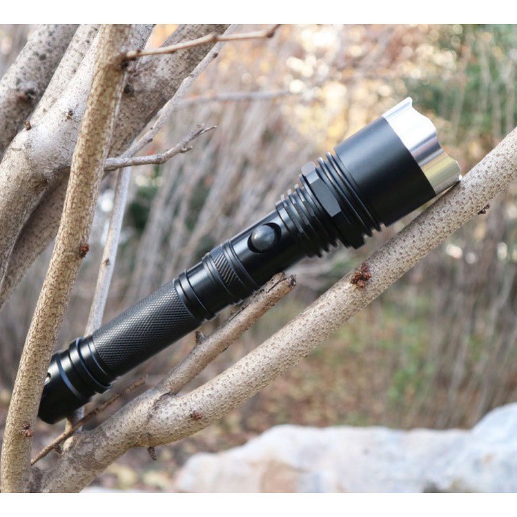 Đèn pin cầm tay siêu sáng XPE T6 QX8 cầm chắc tay, vô cùng tiện lợi