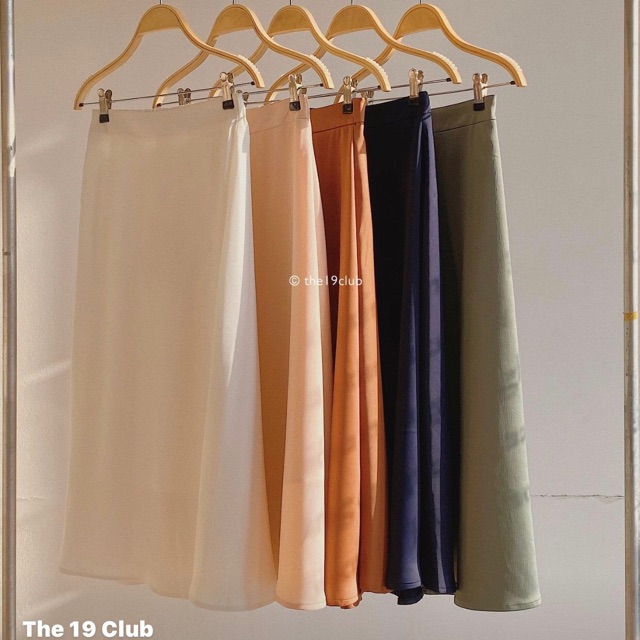 Chân váy lụa midi xanh The 19 club ( ảnh thật)