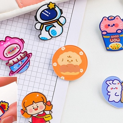 Pin cài áo balo túi xách bằng nhựa nhiều hình