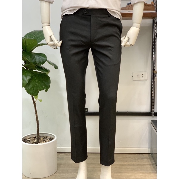 Quần vải AlviQ, form slim, vải chống nhăn.