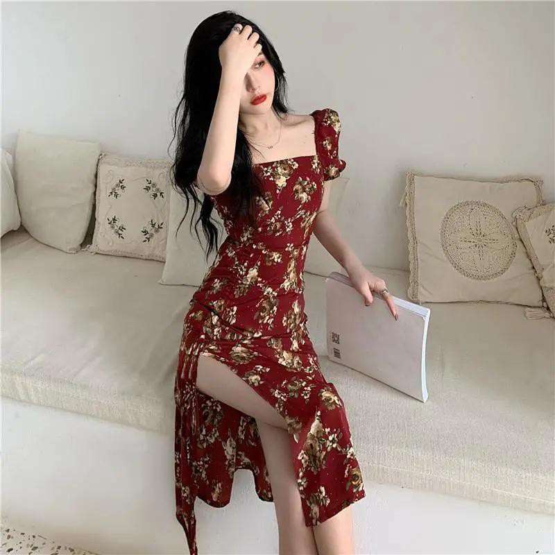 Đầm hoa cổ vuông xẻ tà |