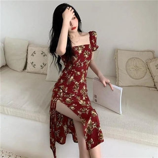 Đầm hoa cổ vuông xẻ tà |