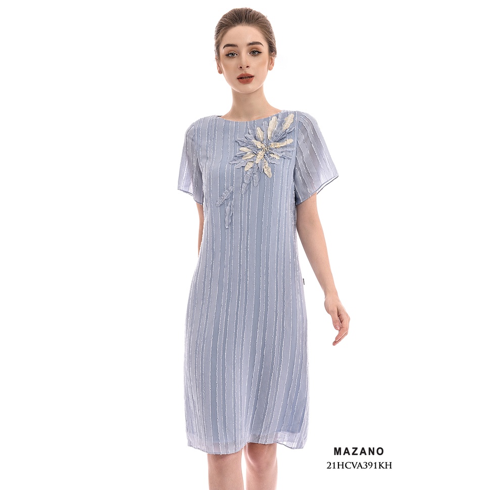 Đầm xanh suông đắp hoa trang trí MAZANO MS 21HCVA391XD