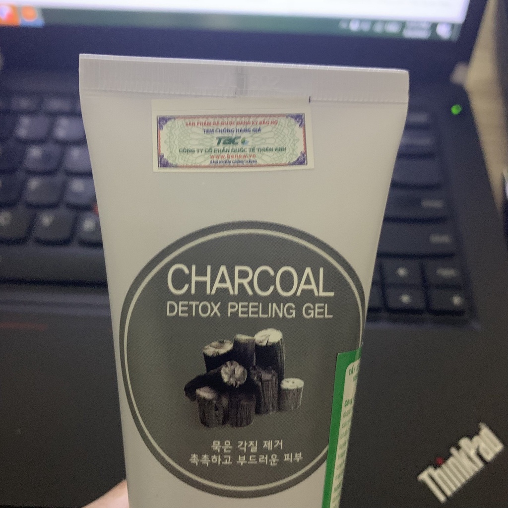 Tẩy tế bào chết / Tẩy da chết Than hoạt tính thải độc cho da - Benew Charcoal Detox Peeling Gel hàng chính hãng 120ml