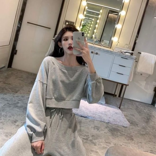 Bộ Áo Sweater Ngắn Dáng Ôm Phối Quần Dài Ống Rộng Thời Trang 2022 Cho Nữ