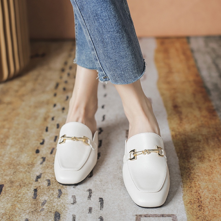 Flat sandals with simple design fashion