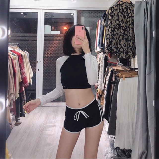 Bikini hai mảnh xanh có ống tay mặc đi biển đẹp