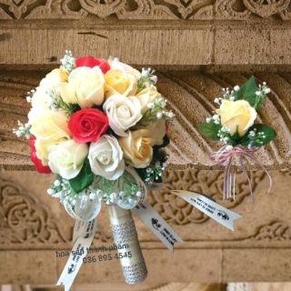 BÓ HOA Cưới, HOA HỒNG SÁP THƠM  .TẶNG KÈM CÀI ÁO CHÚ RỂ .CÁCH BÓ SANG TRỌNG .PHỤ KIỆN CAO CẤP .