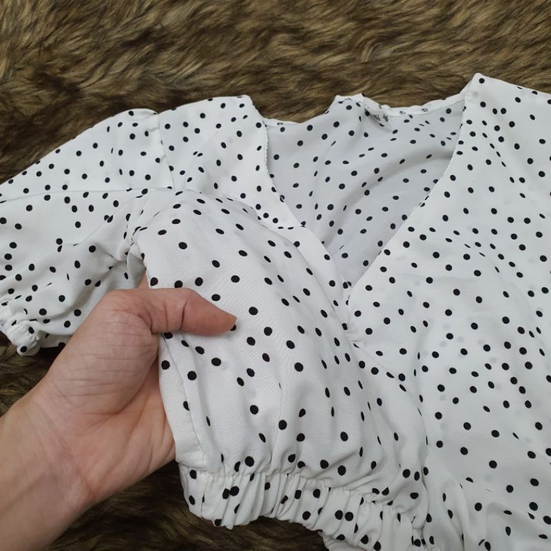 Áo croptop chấm bi tay phồng QC siêu xinh pass mặc 1 lần