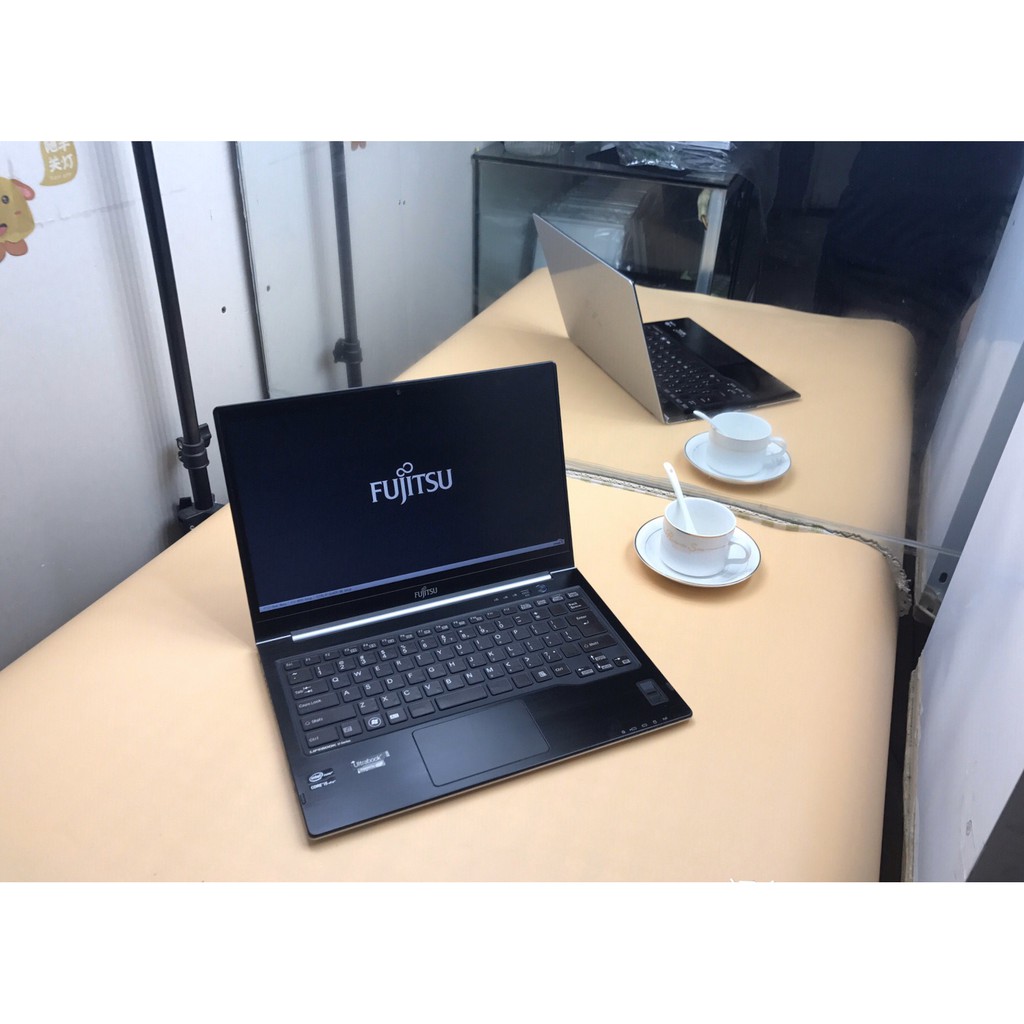 Laptop Nhật FUJITSU LifeBook U772 Core i5-3437U, 4gb ram, SSD 128gb, màn 14inch HD vỏ nhôm siêu mỏng, tặng túi, chột