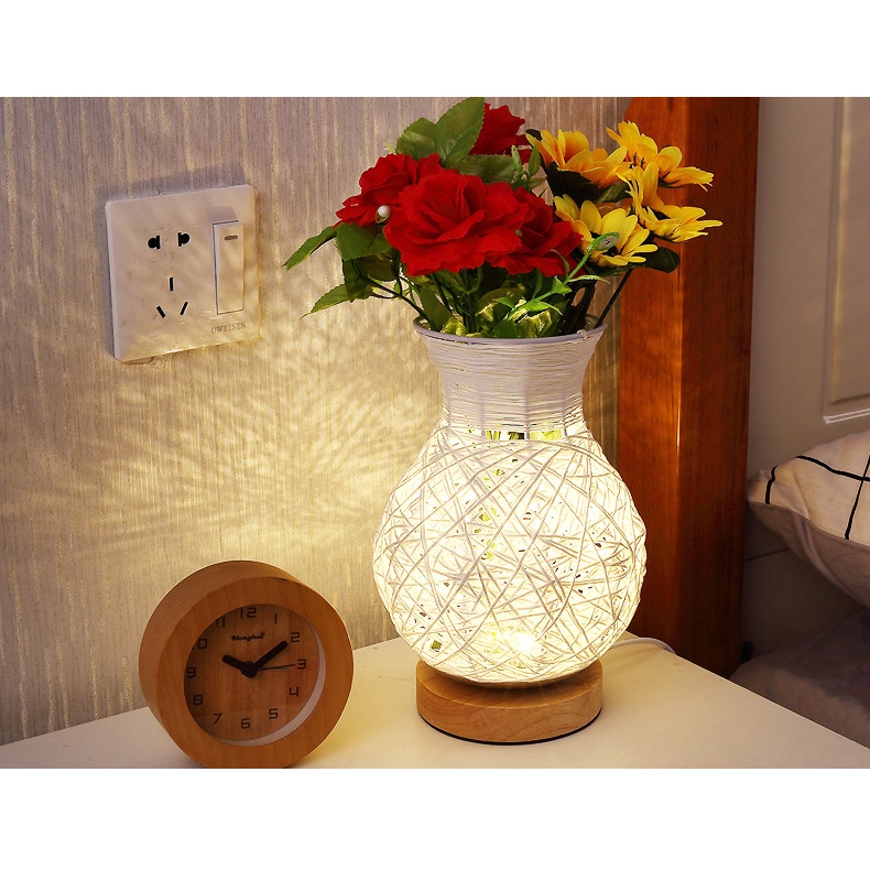Đèn ngủ kiêm lọ hoa hình giỏ mây đan