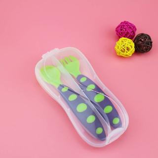 Bộ dụng cụ ăn uống cho bé