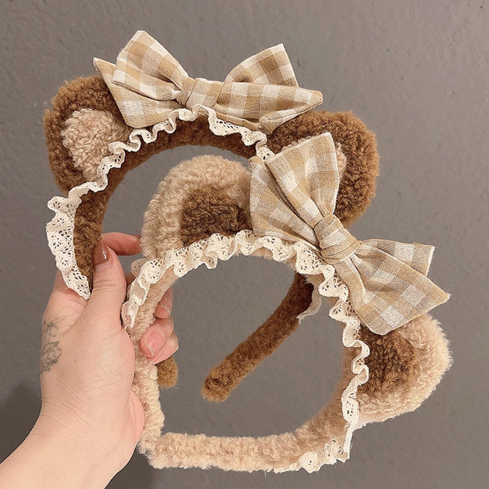 Cài tóc tai mèo phối ren và nơ sọc caro phong cách lolita Hàn Quốc dễ thương mang khi trang điểm cho bạn gái