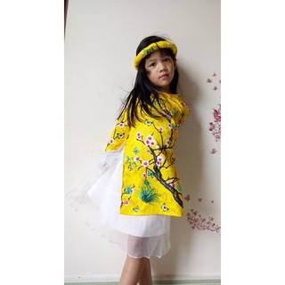 Áo dài gấm màu vàng bé gái