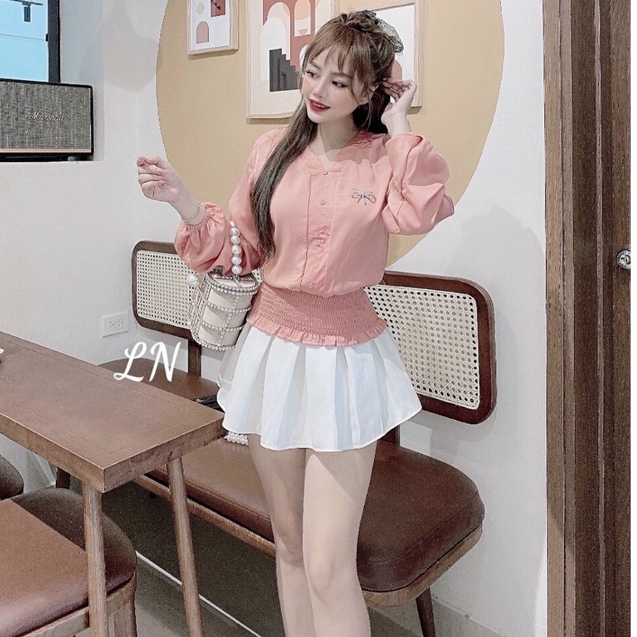 Áo sơ mi lụa công sở cổ V, bo eo cài mác đá
